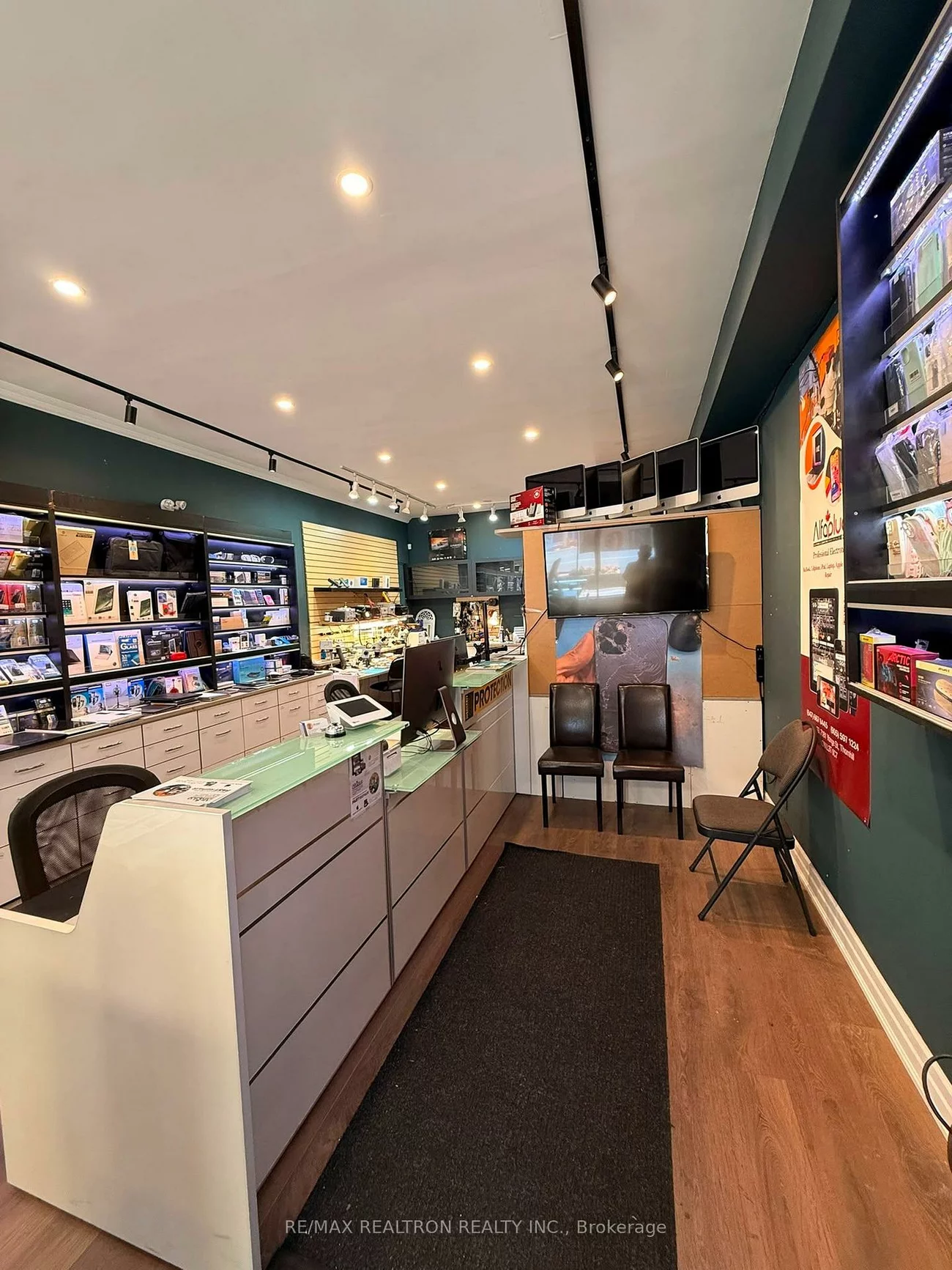 7717, Yonge, Thornhill, Markham