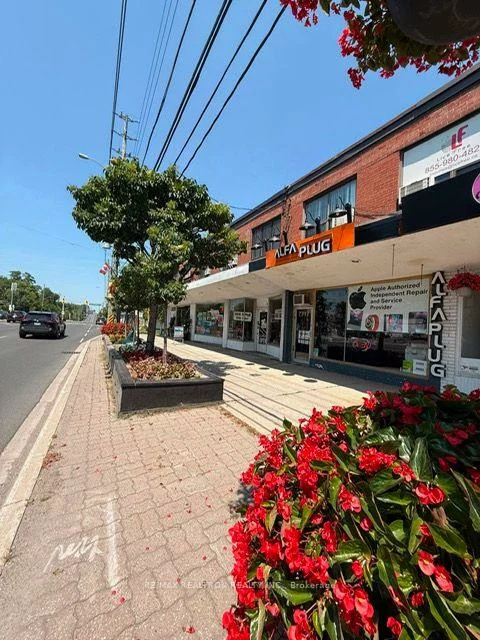 7717, Yonge, Thornhill, Markham