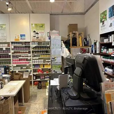 7181, yonge, Thornhill, Markham