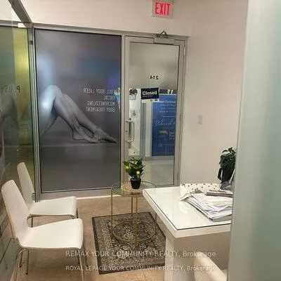 7163, Yonge, Thornhill, Markham