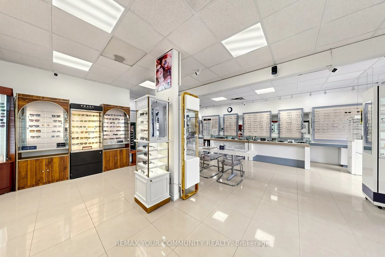 8181, Yonge, Royal Orchard, Markham