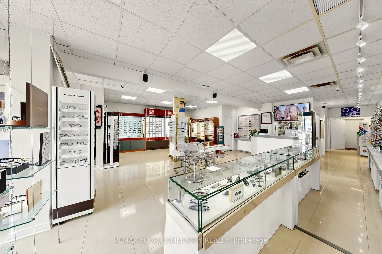 8181, Yonge, Royal Orchard, Markham