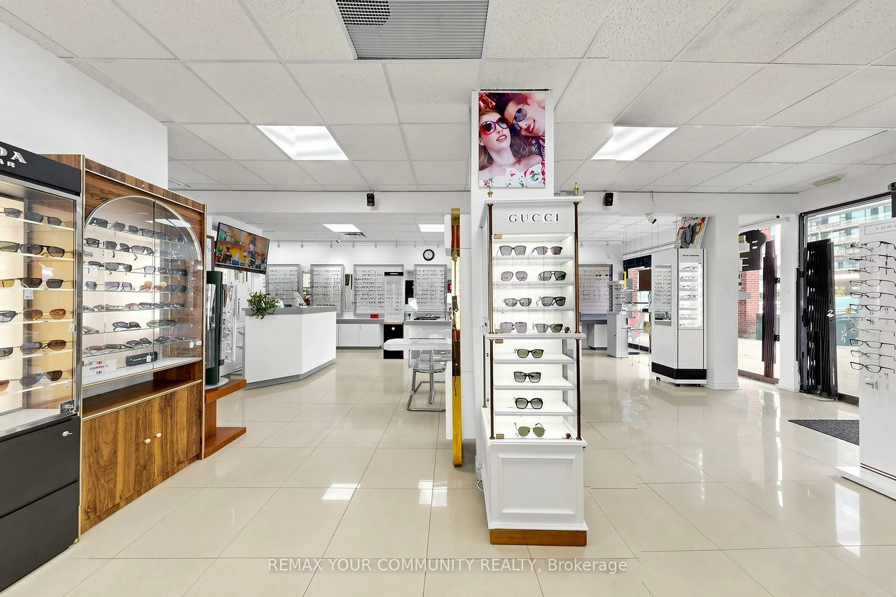 8181, Yonge, Royal Orchard, Markham