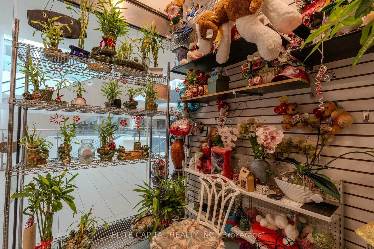9390, Woodbine, Cachet, Markham