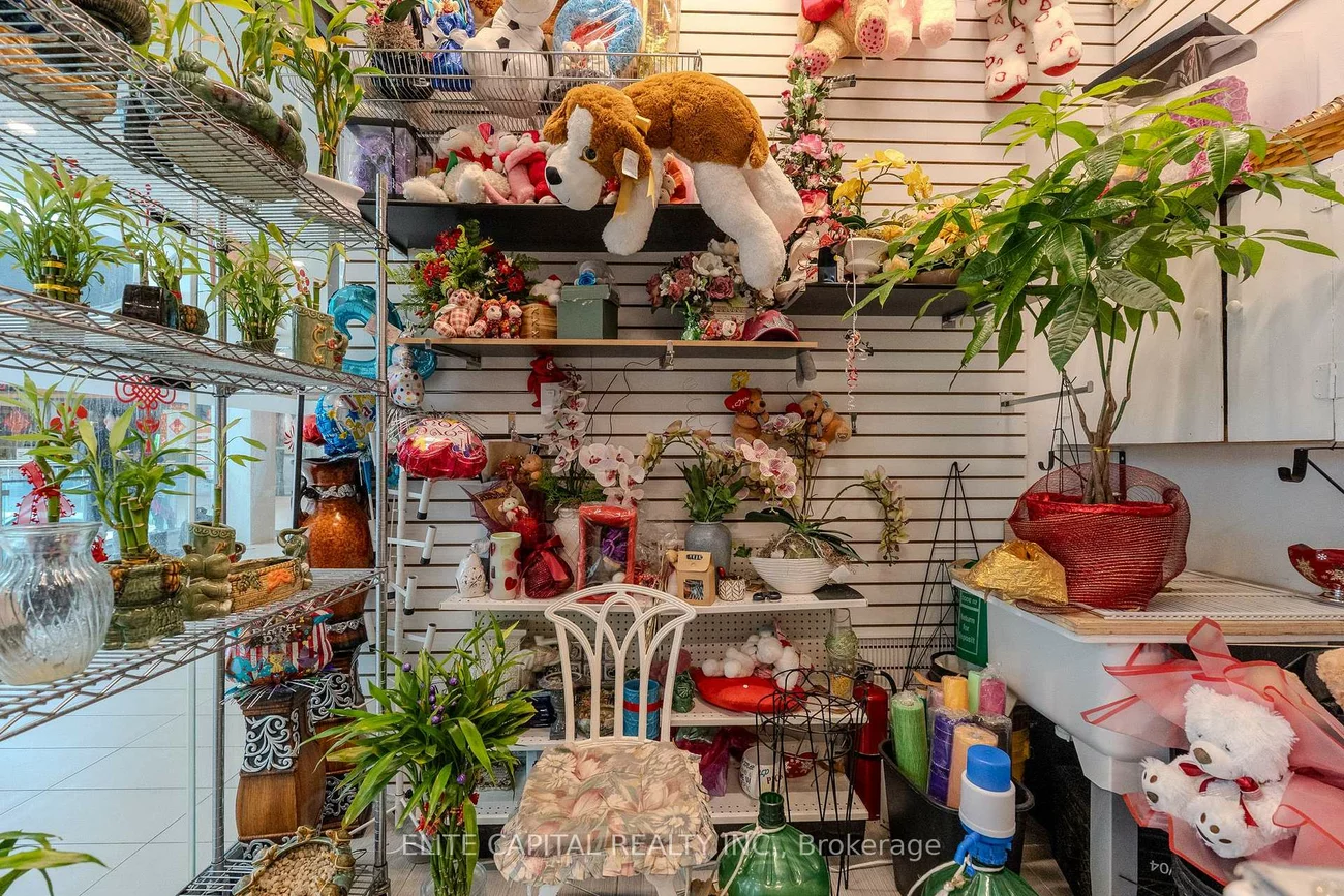 9390, Woodbine, Cachet, Markham