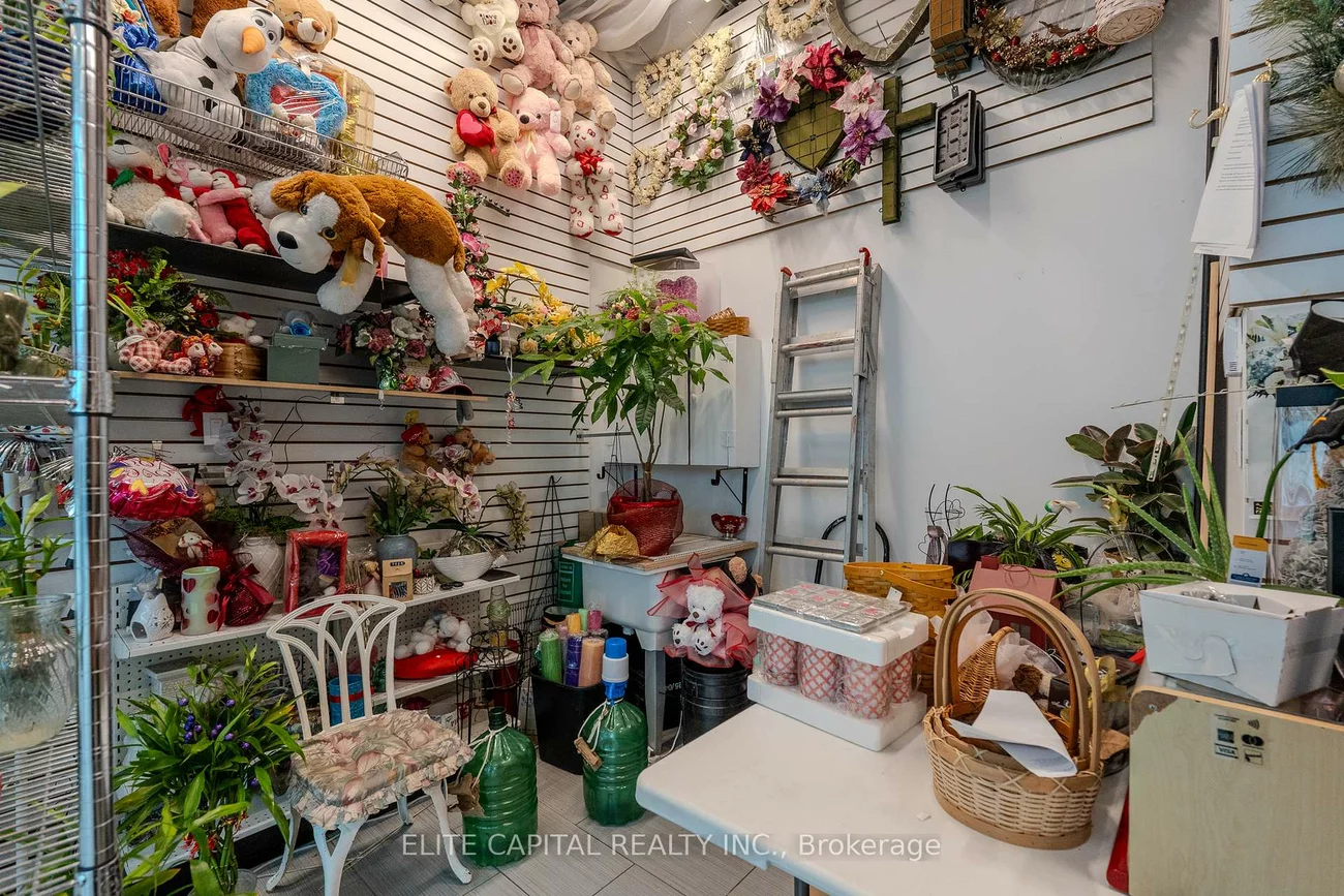 9390, Woodbine, Cachet, Markham