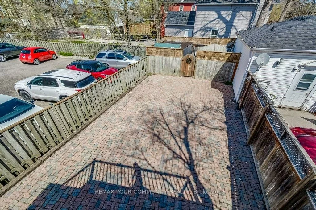 10, Centre, Old Markham Village, Markham