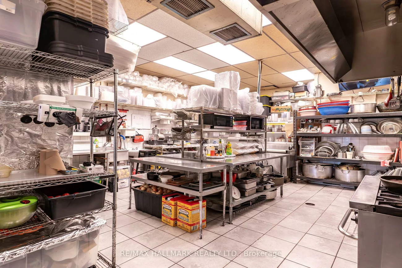 8053, Yonge, Royal Orchard, Markham