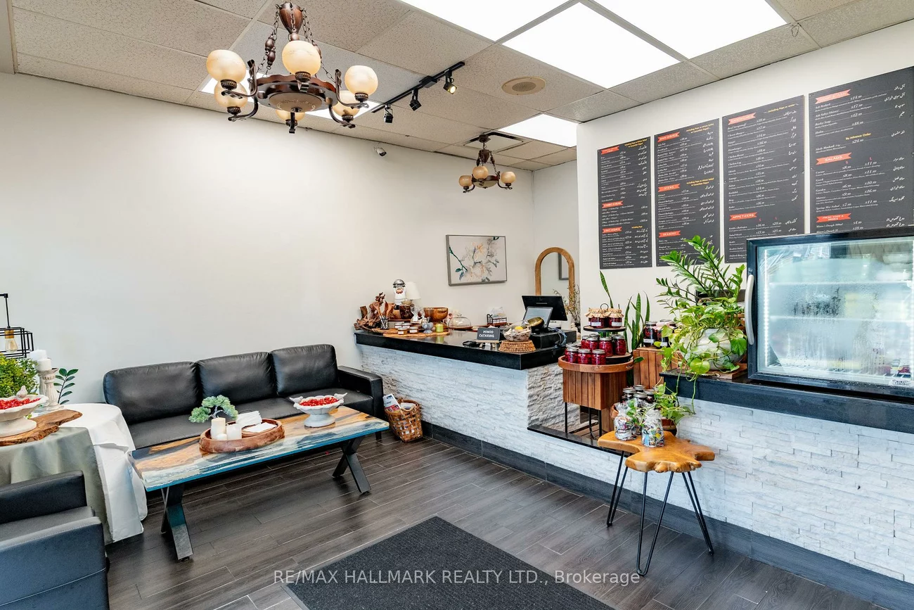 8053, Yonge, Royal Orchard, Markham
