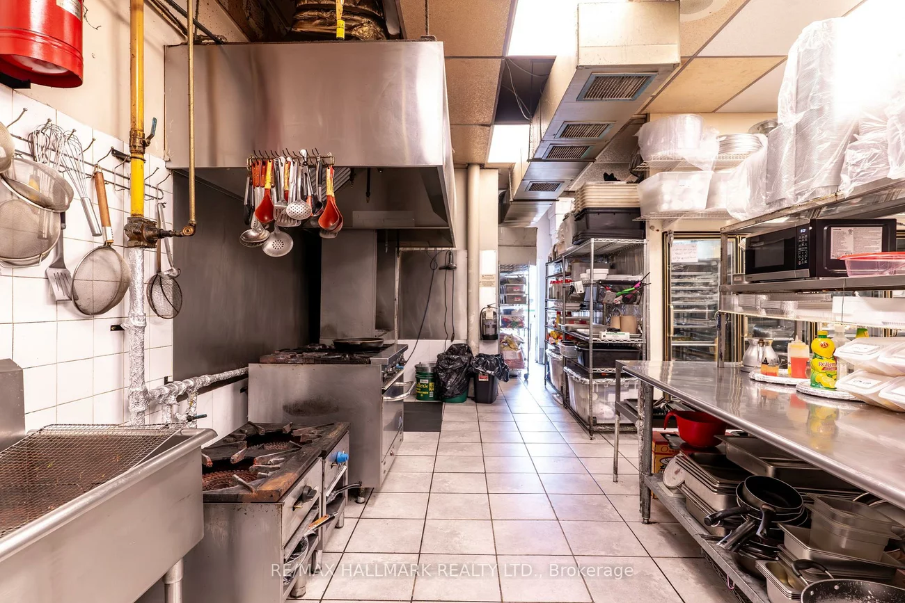 8053, Yonge, Royal Orchard, Markham