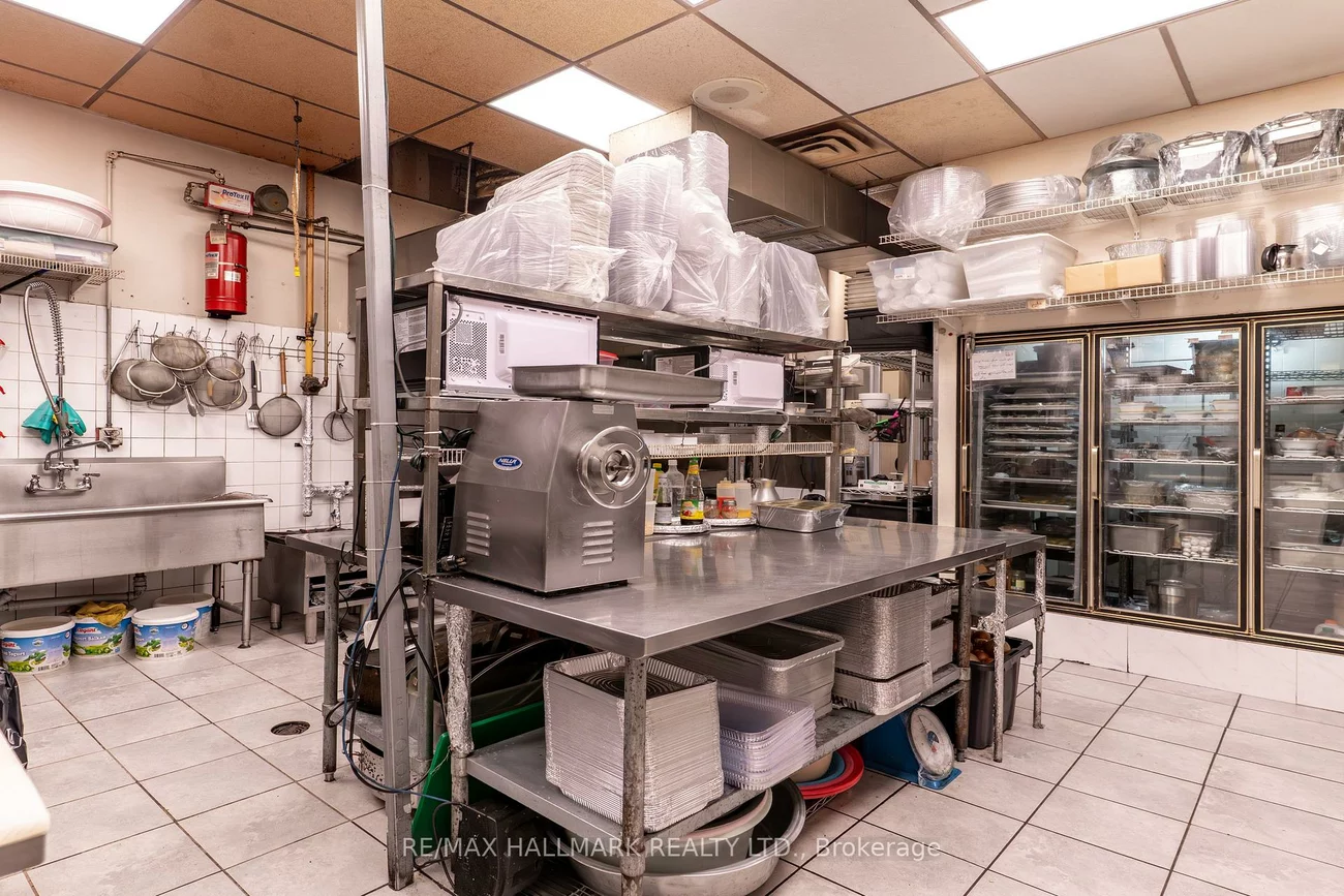 8053, Yonge, Royal Orchard, Markham