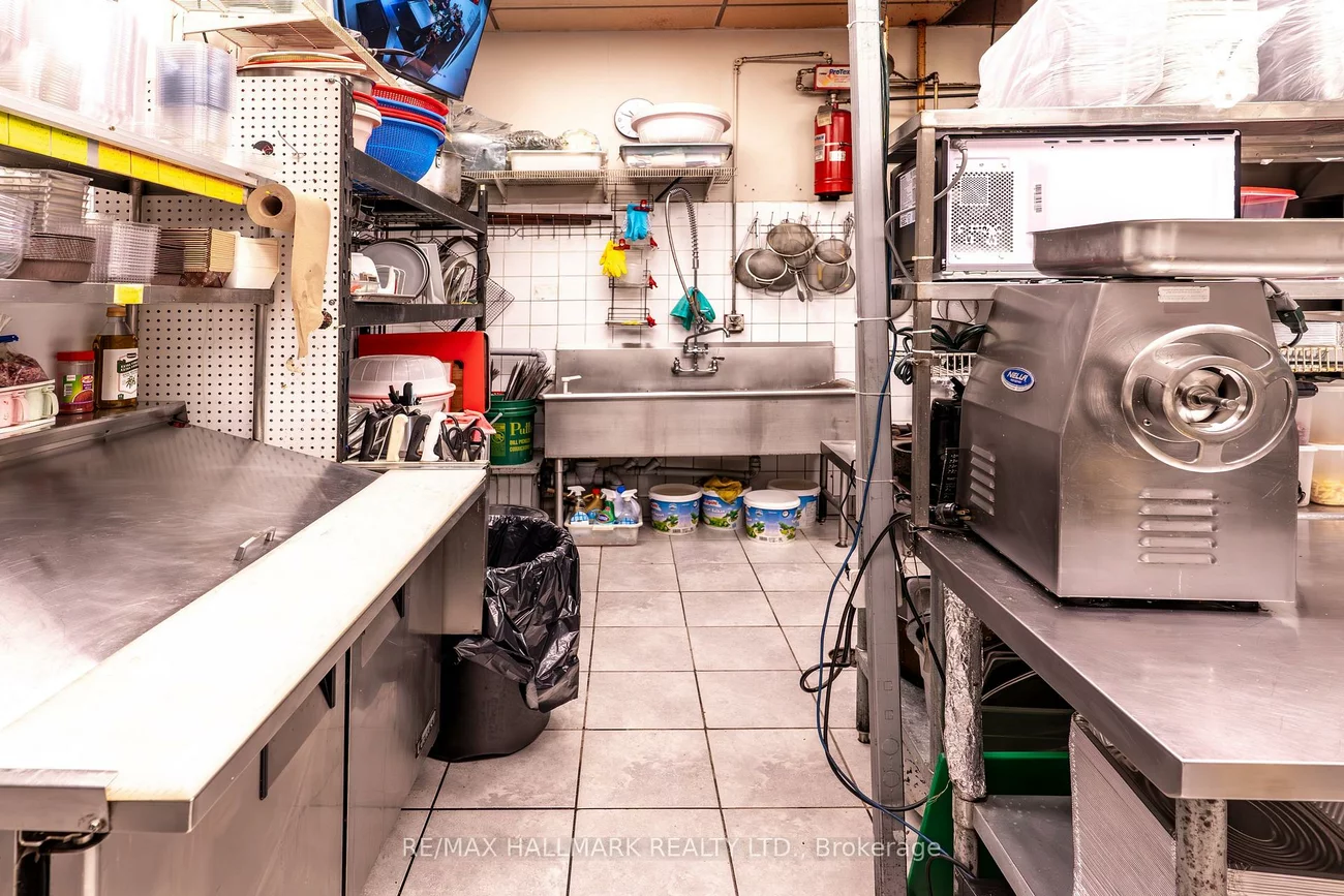8053, Yonge, Royal Orchard, Markham