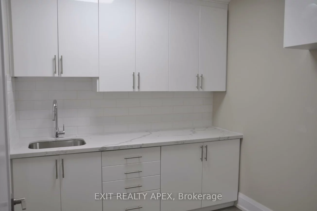 1185, Queensway E, Lakeview, Mississauga