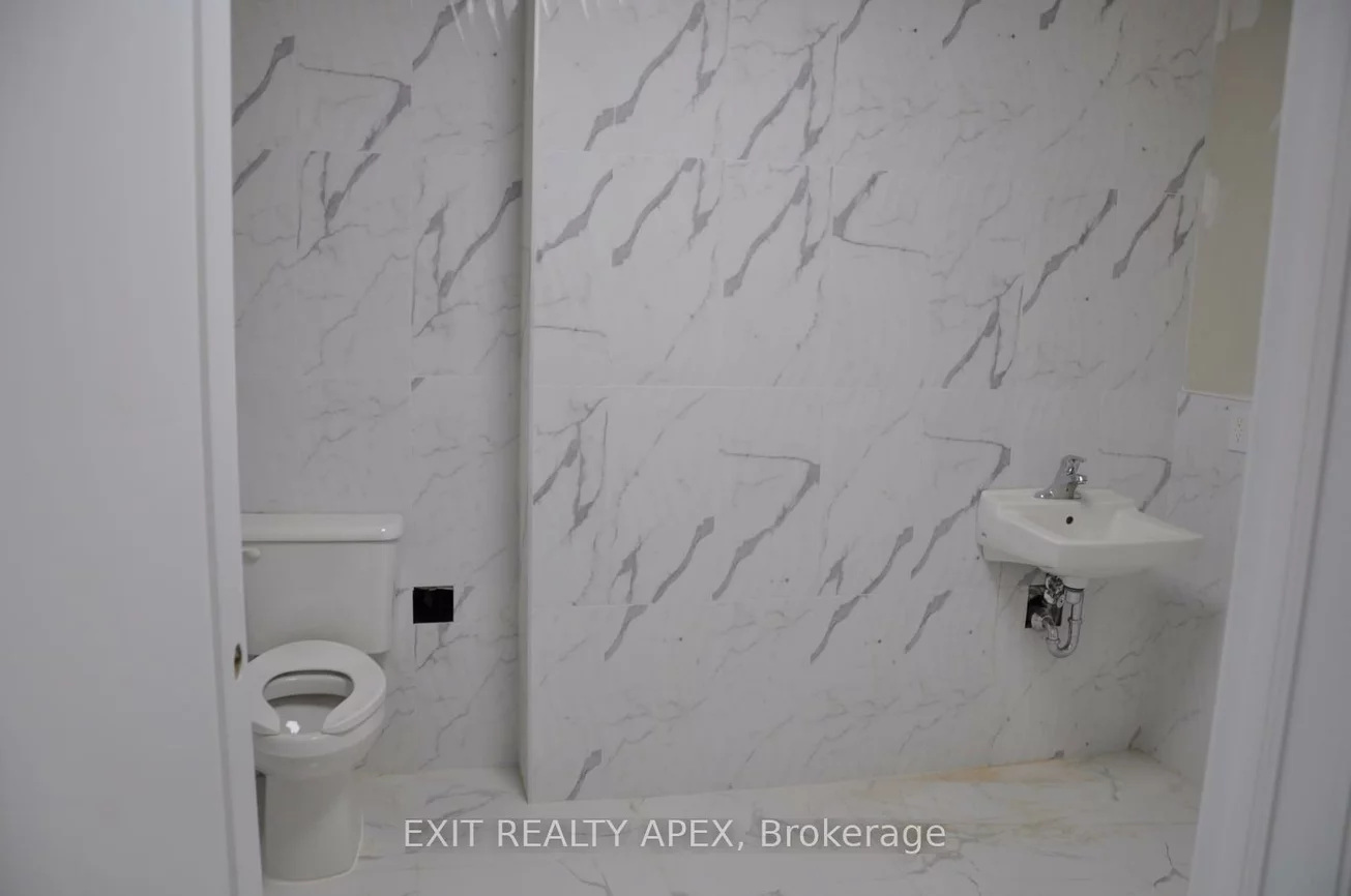 1185, Queensway E, Lakeview, Mississauga