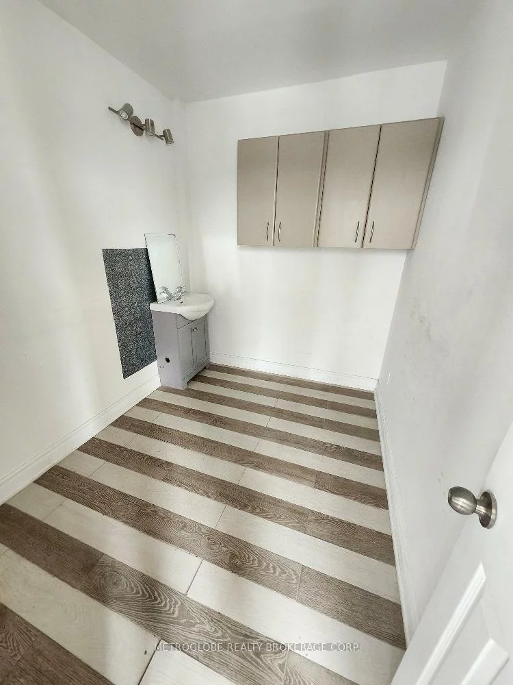 2395, Cawthra, Dixie, Mississauga