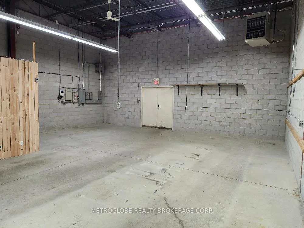 1011, Eglinton, Northeast, Mississauga