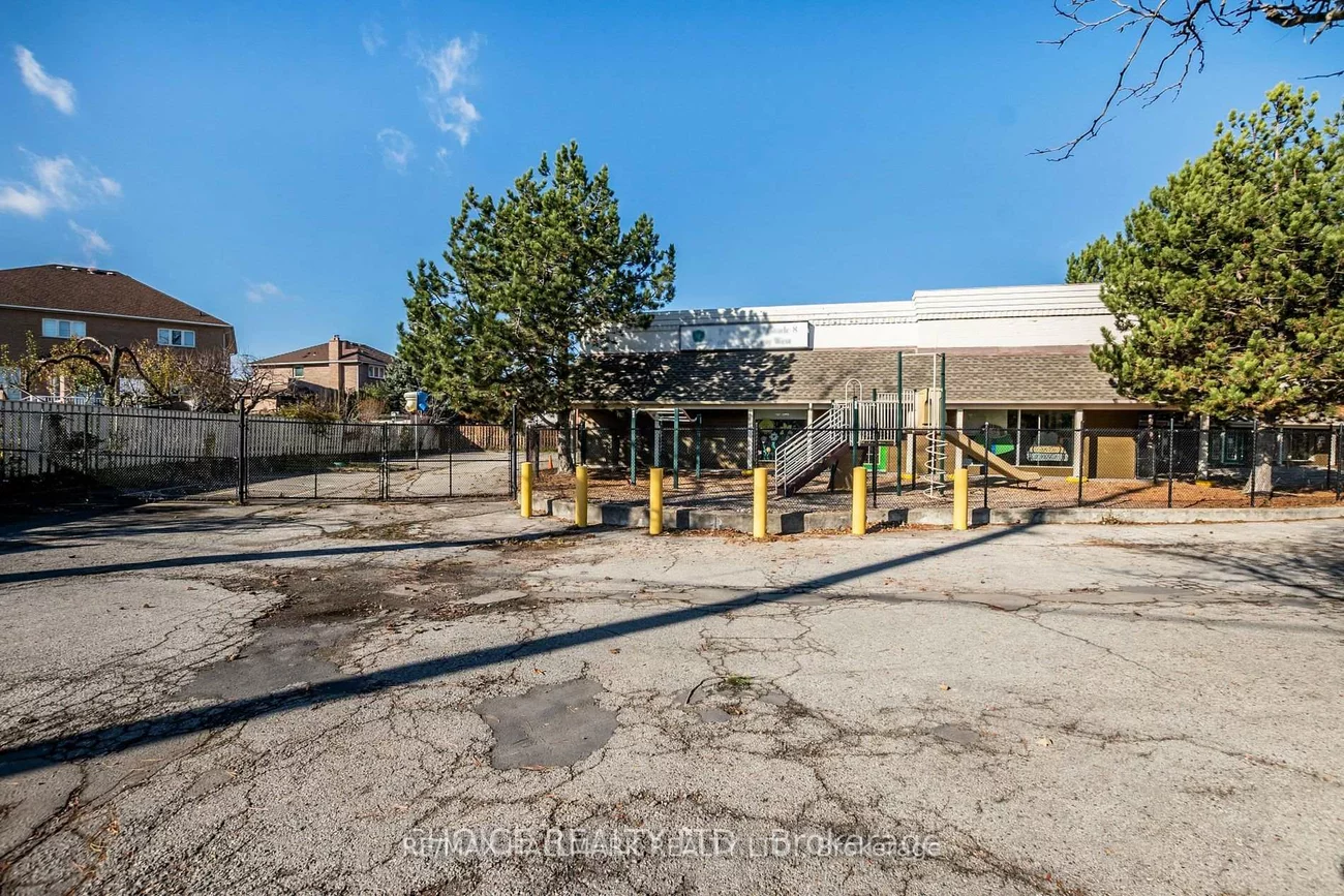 649, Queensway, Erindale, Mississauga
