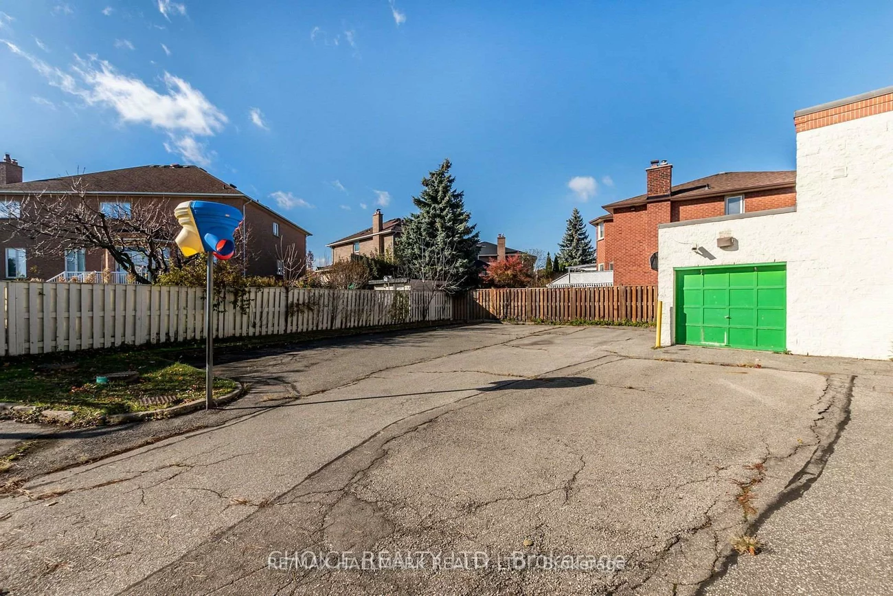 649, Queensway, Erindale, Mississauga