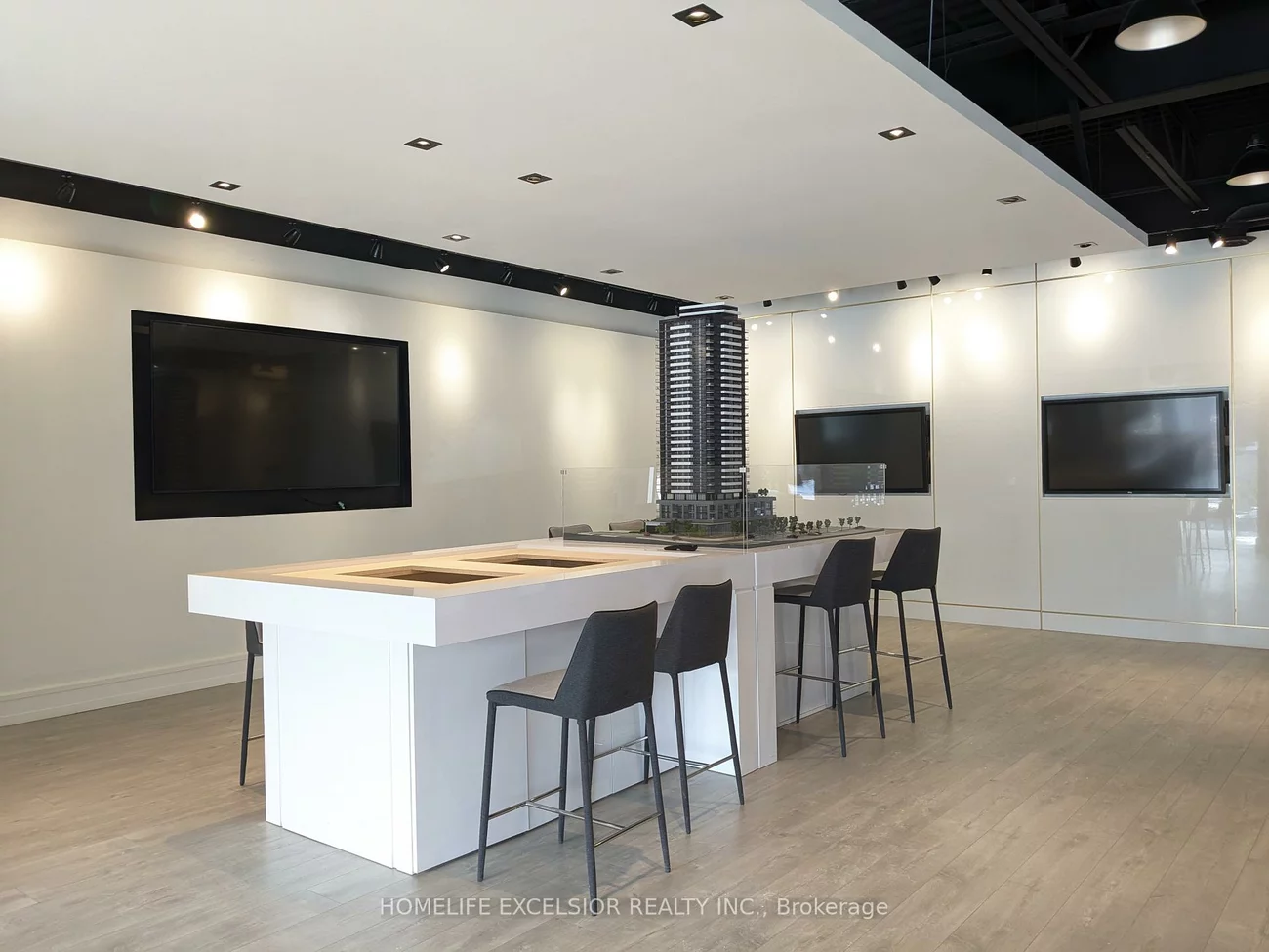 1528, Dundas, Erindale, Mississauga