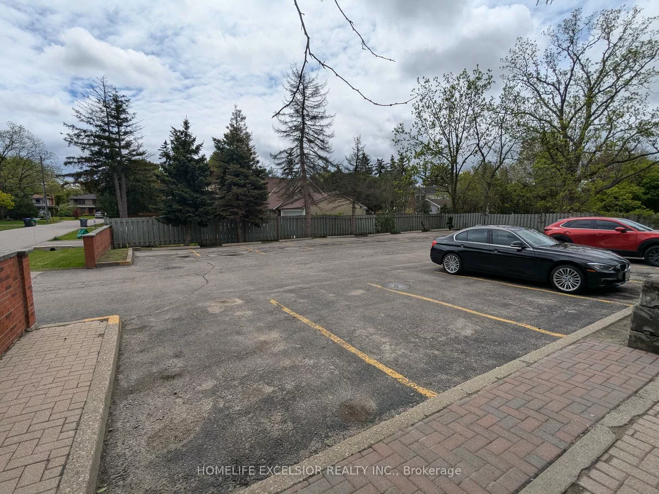 1528, Dundas, Erindale, Mississauga