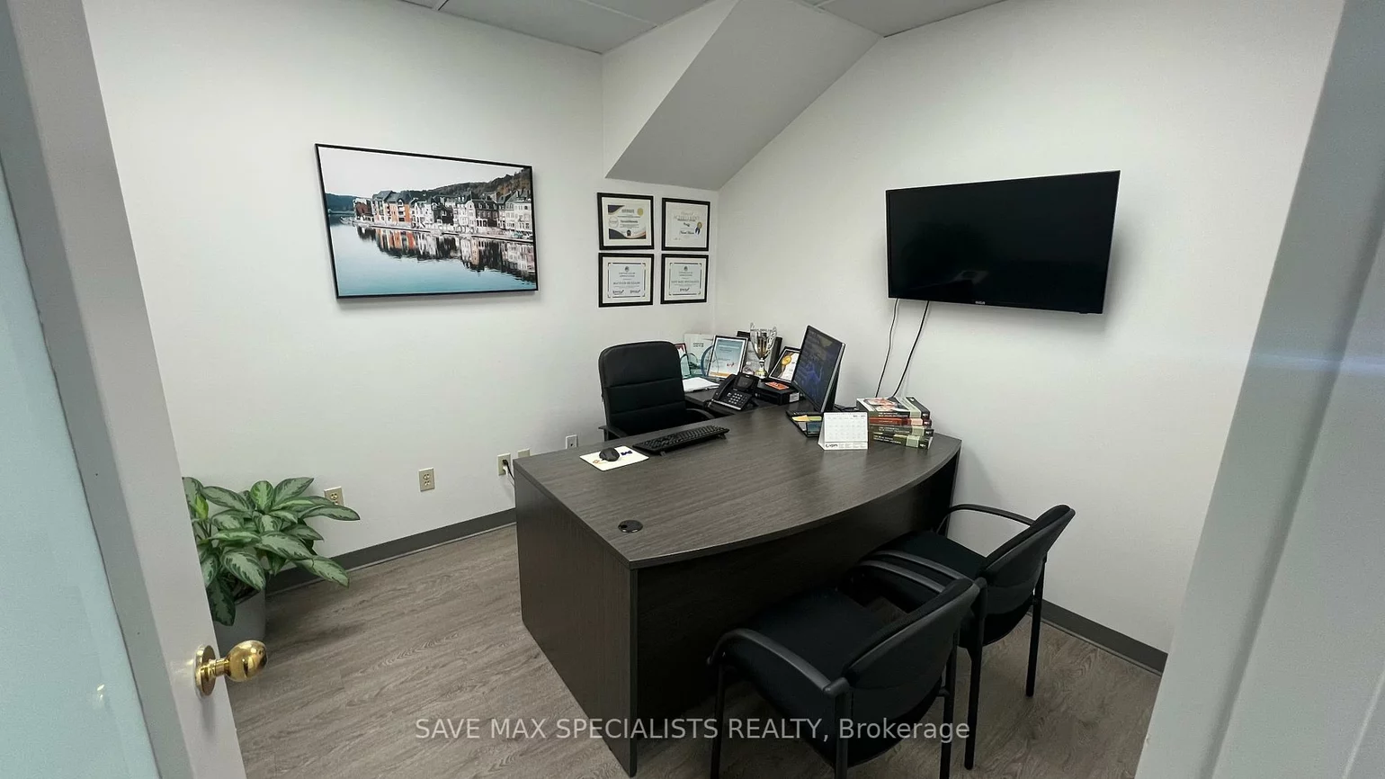 2595, Skymark, Airport Corporate, Mississauga