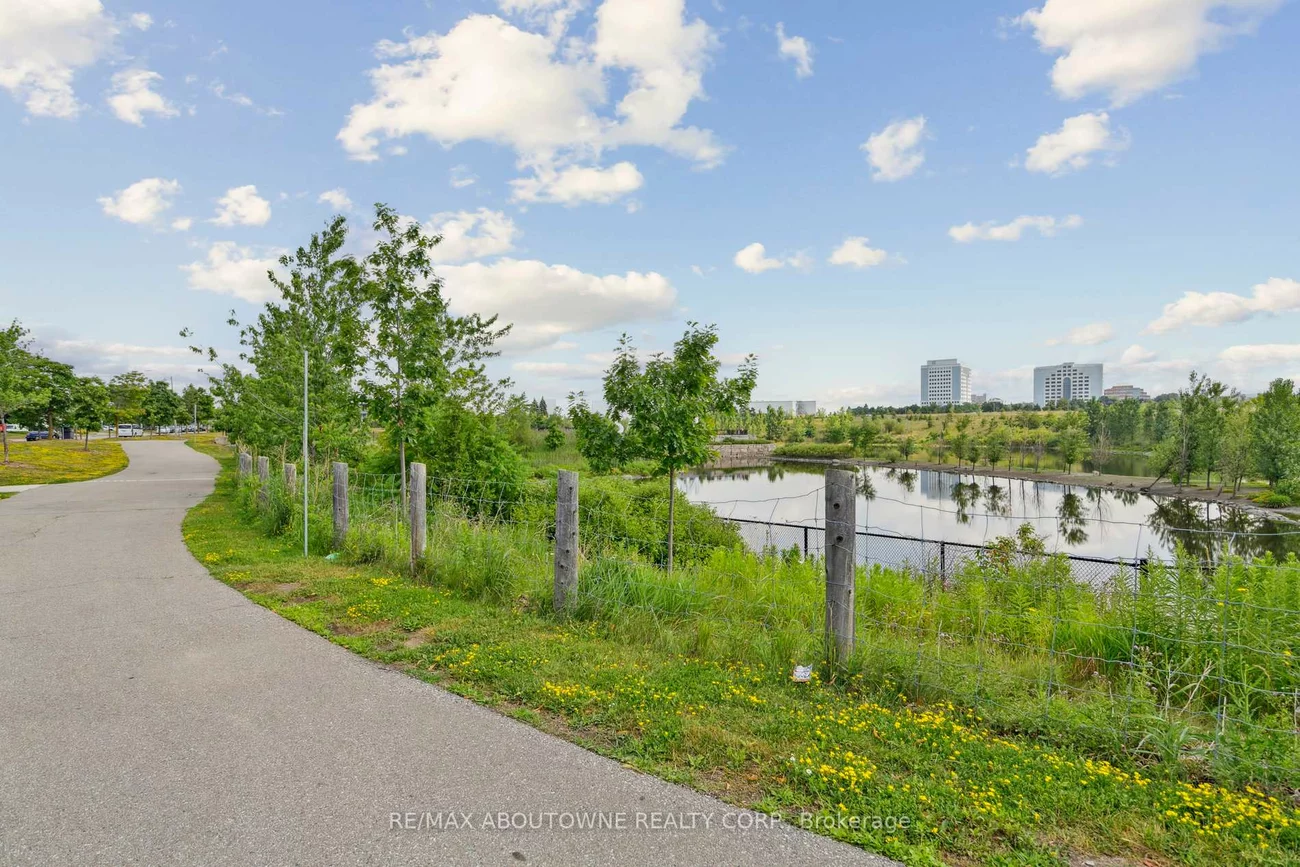 320, Matheson, Gateway, Mississauga