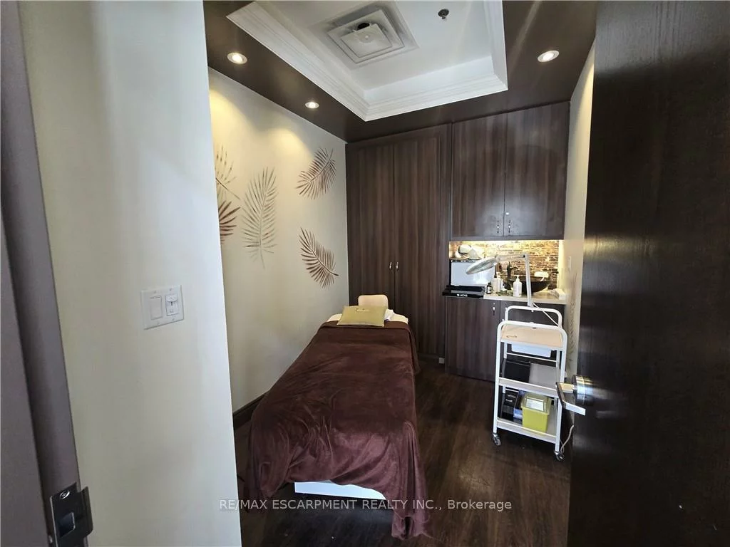 4033, Hurontario, City Centre, Mississauga