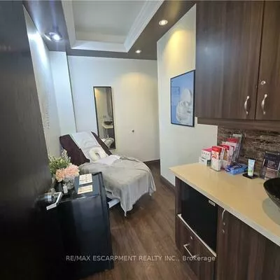 4033, Hurontario, City Centre, Mississauga