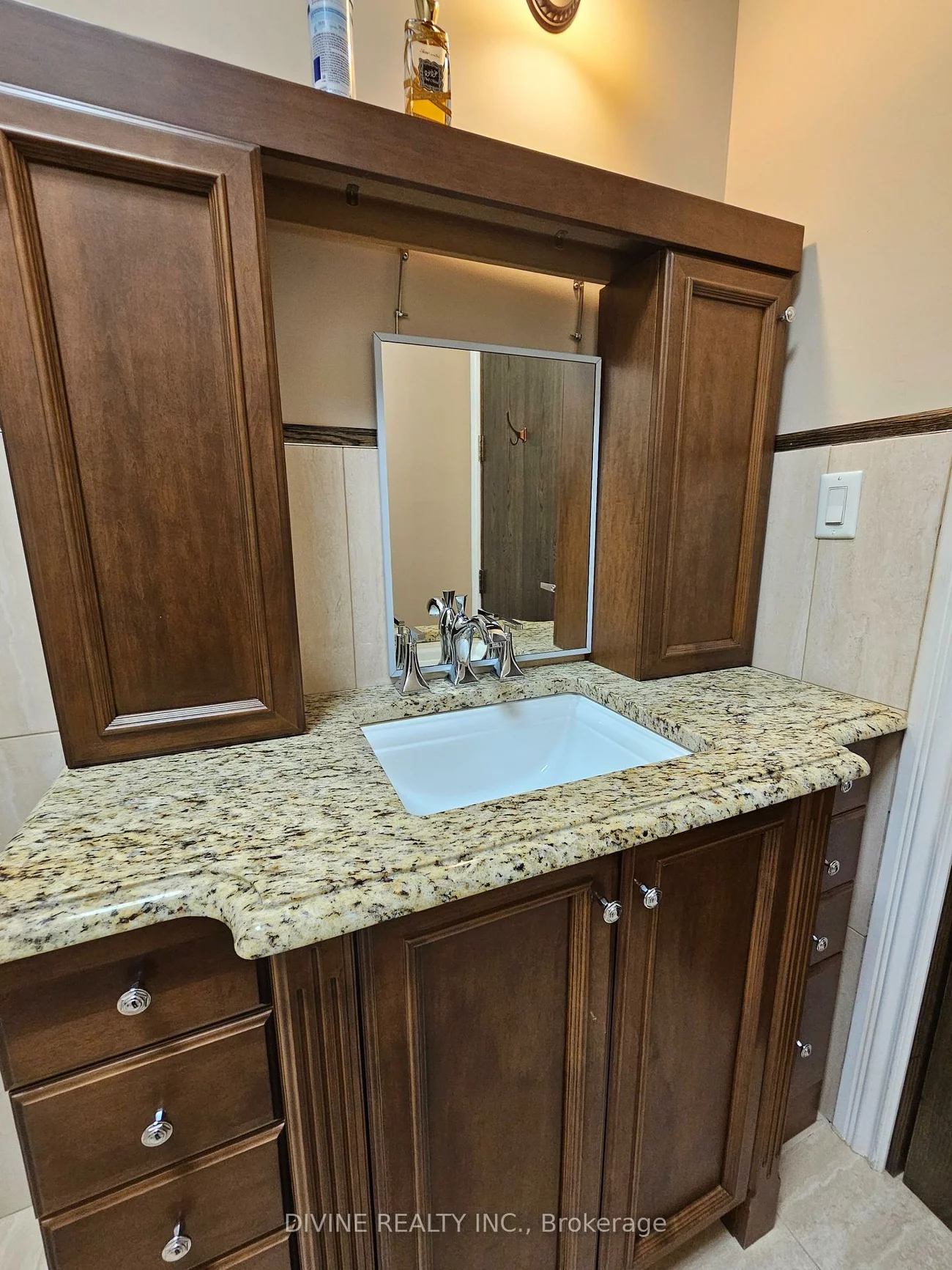 1065, Canadian, Northeast, Mississauga