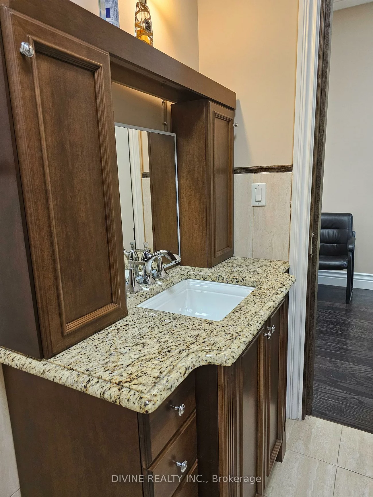 1065, Canadian, Northeast, Mississauga