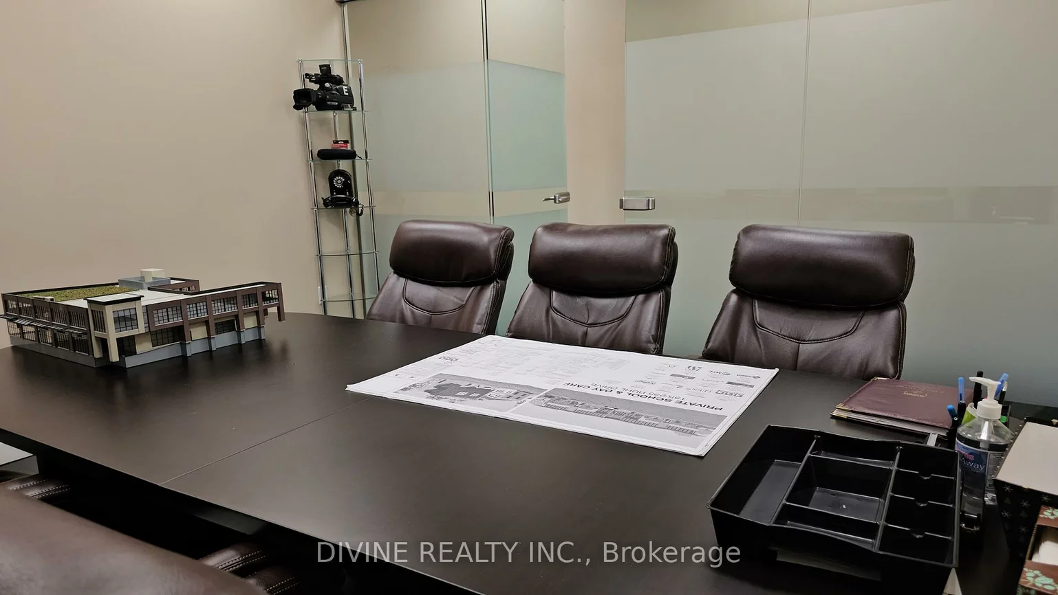 1065, Canadian, Northeast, Mississauga