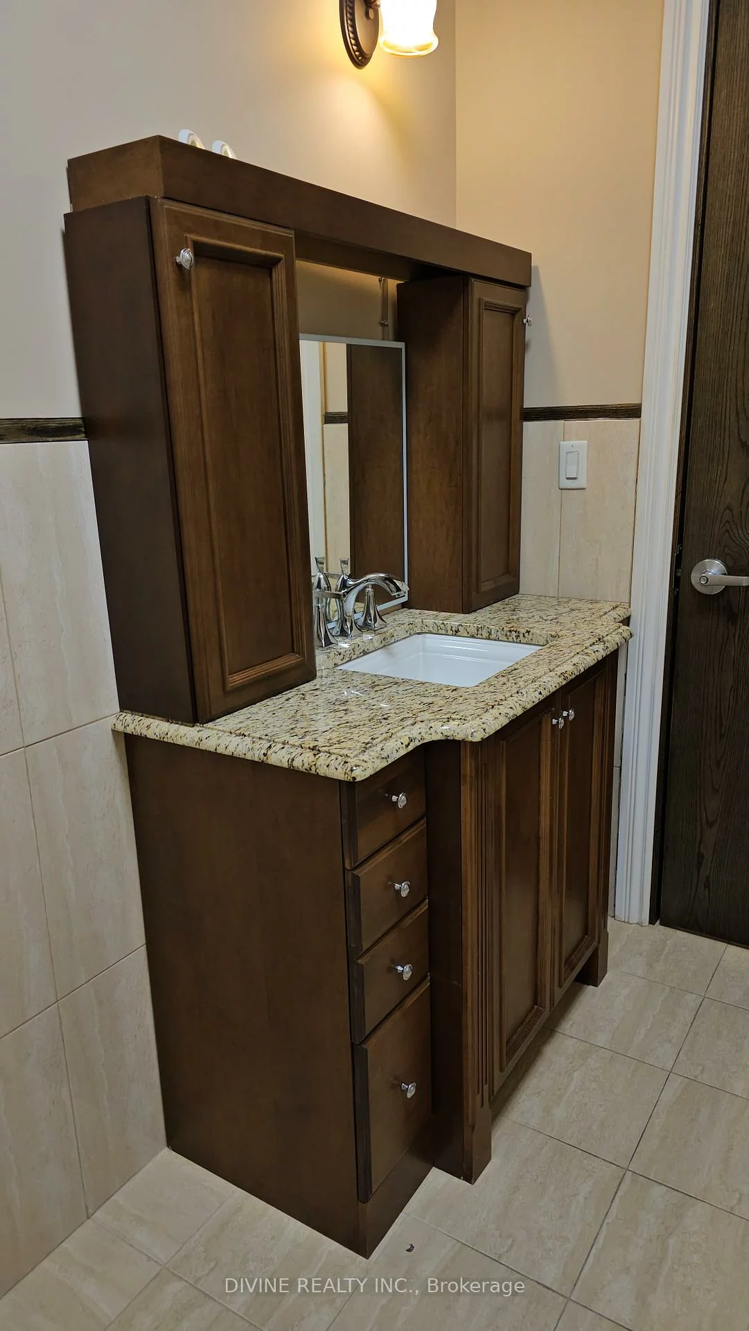 1065, Canadian, Northeast, Mississauga