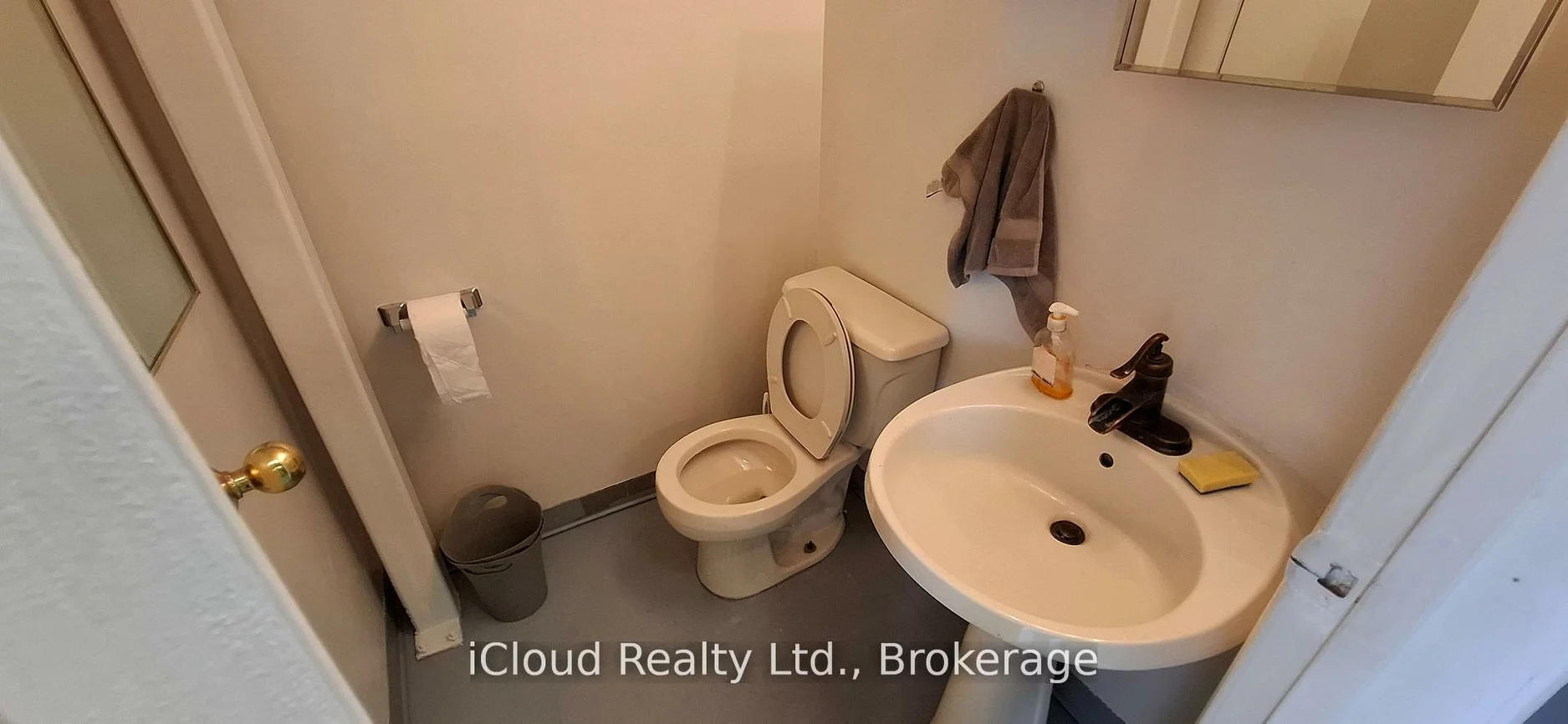 6033, Shawson, Airport Corporate, Mississauga