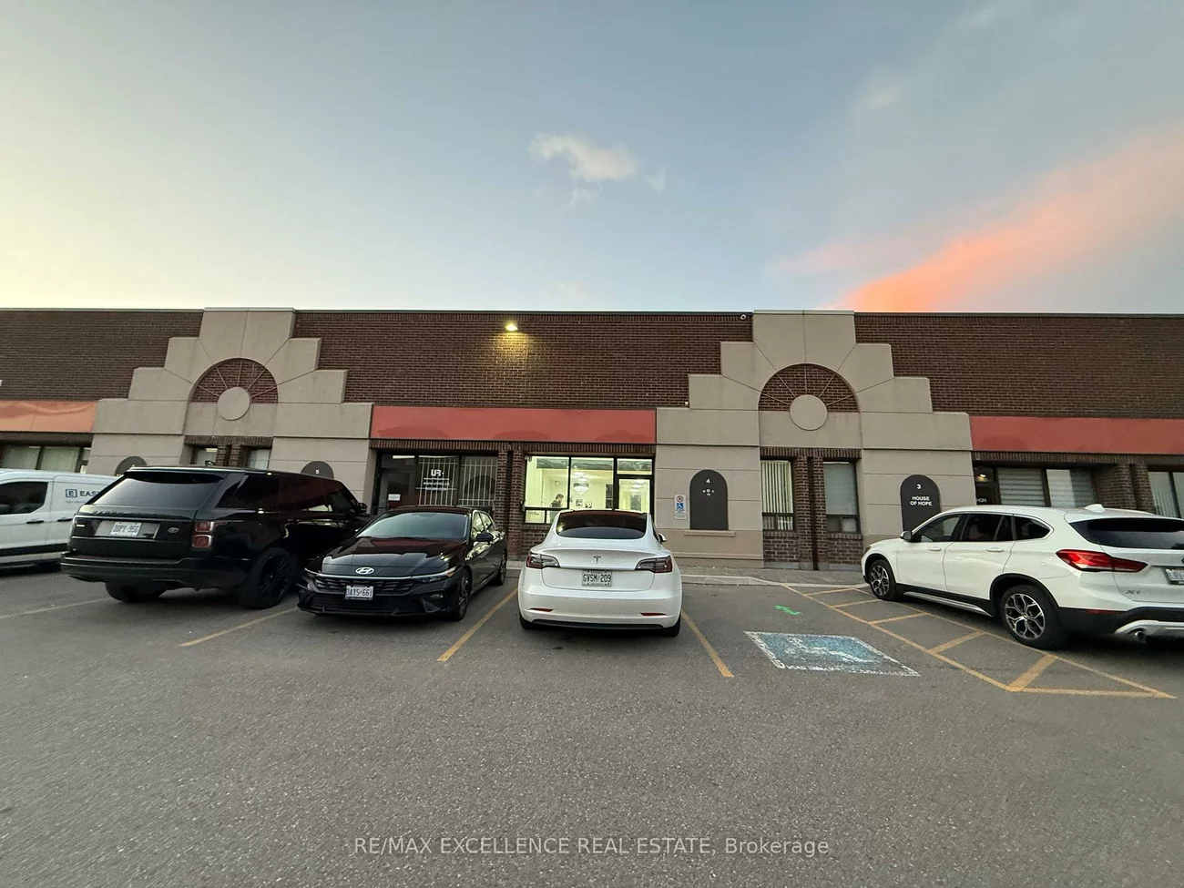 5484, Tomken, Northeast, Mississauga