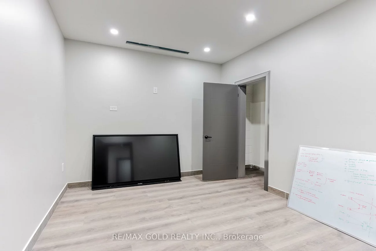 1320, Mid-Way, Northeast, Mississauga