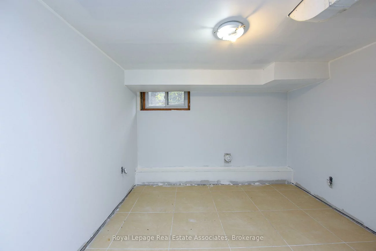 1561, Hurontario, Mineola, Mississauga