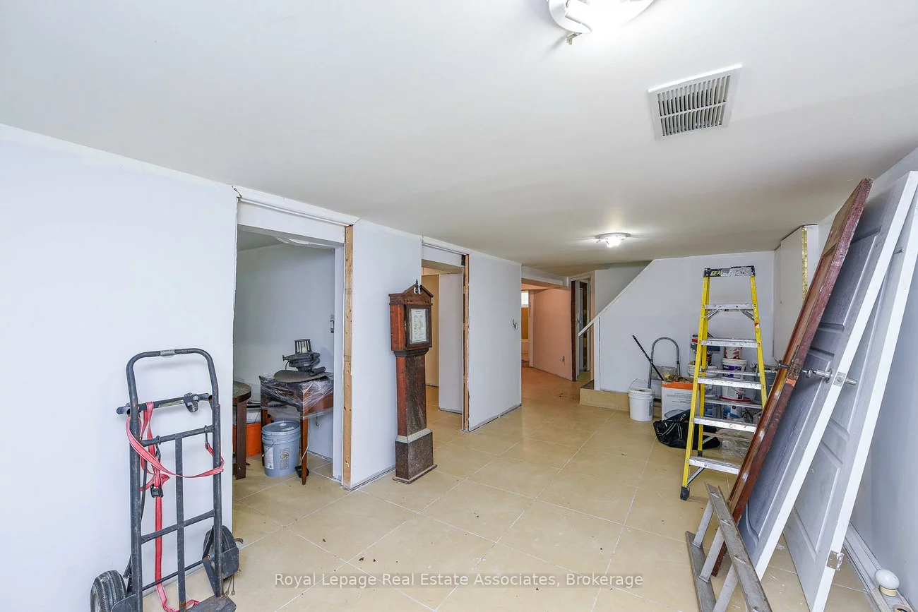 1561, Hurontario, Mineola, Mississauga