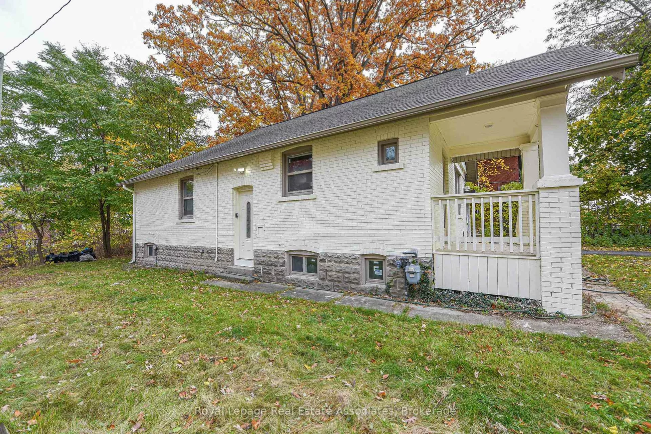 1561, Hurontario, Mineola, Mississauga