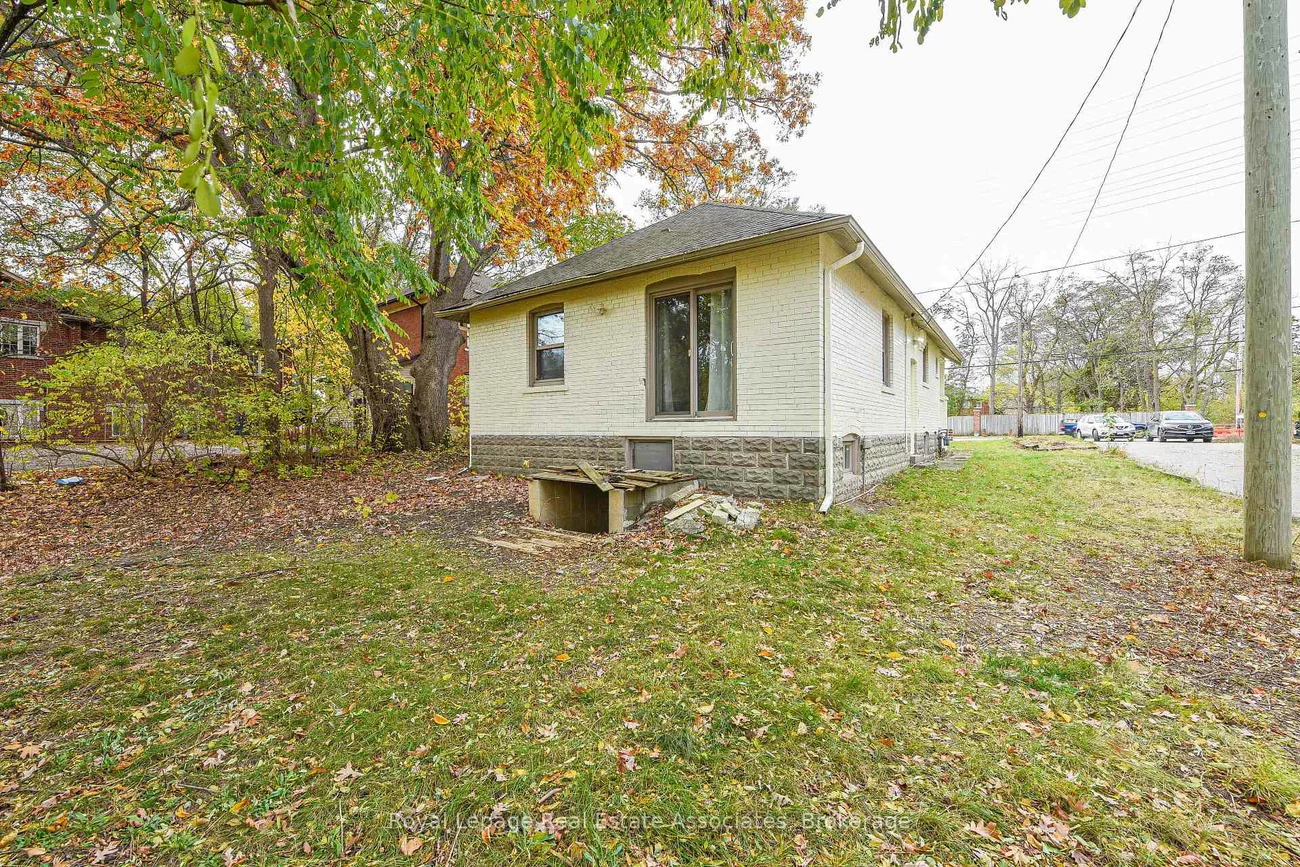 1561, Hurontario, Mineola, Mississauga