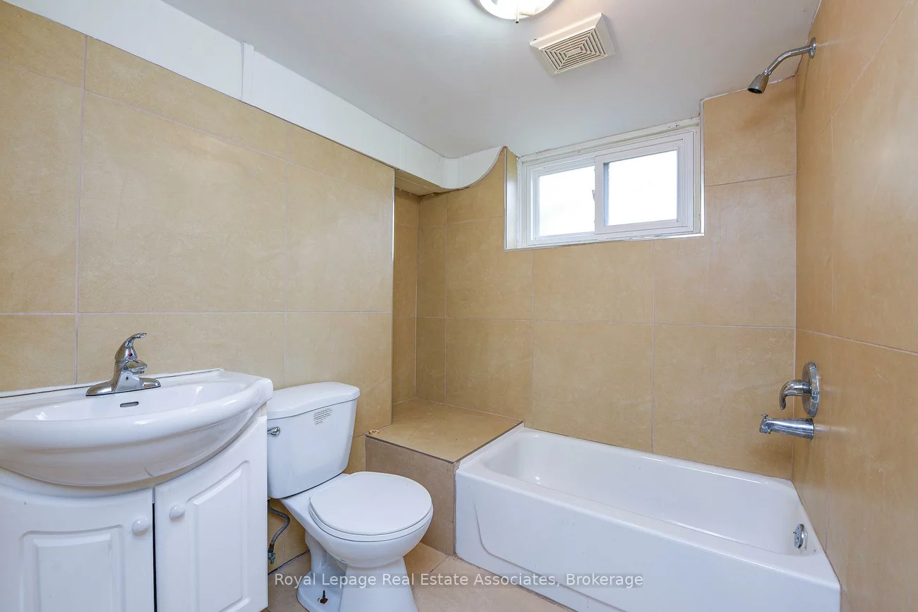 1561, Hurontario, Mineola, Mississauga