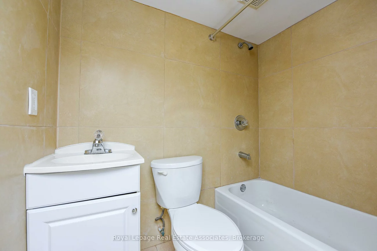 1561, Hurontario, Mineola, Mississauga