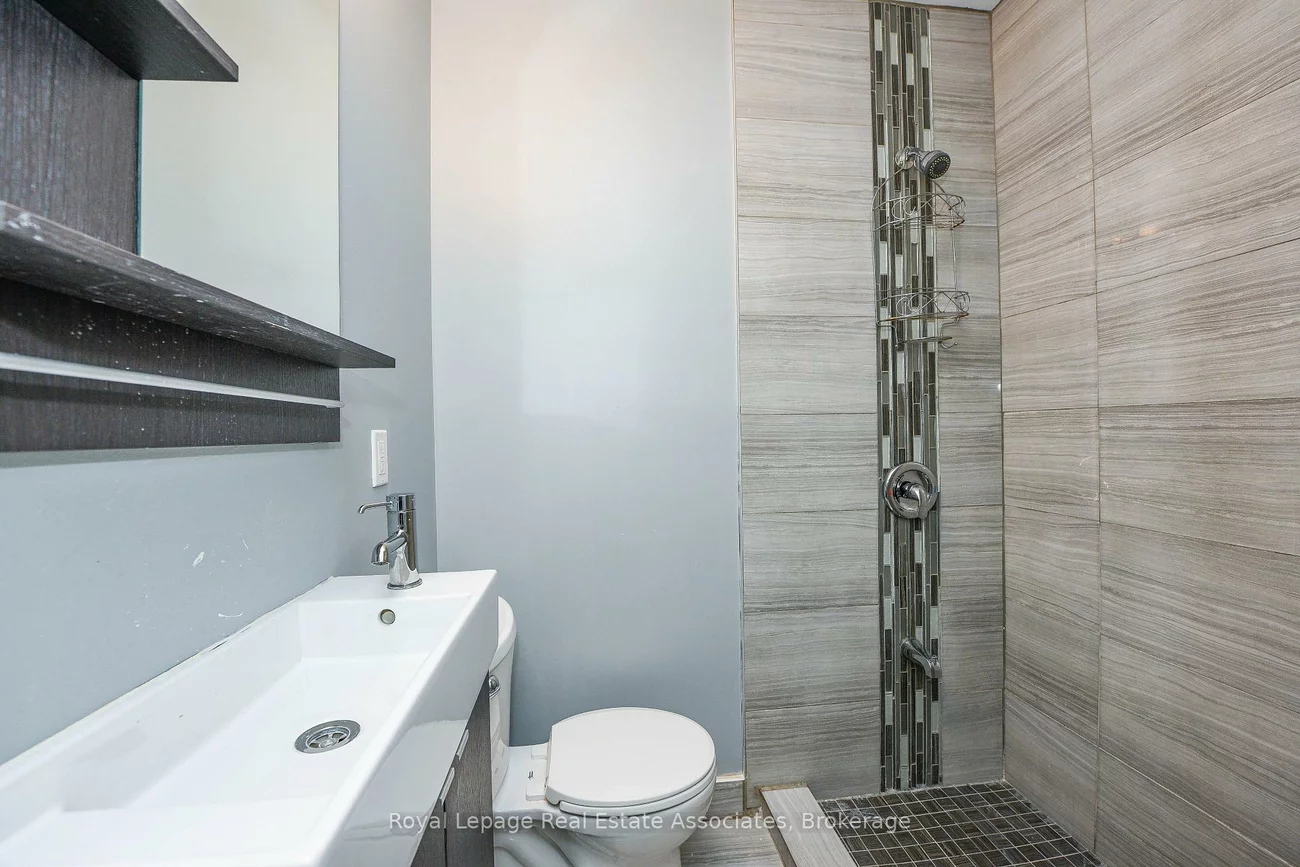 1561, Hurontario, Mineola, Mississauga