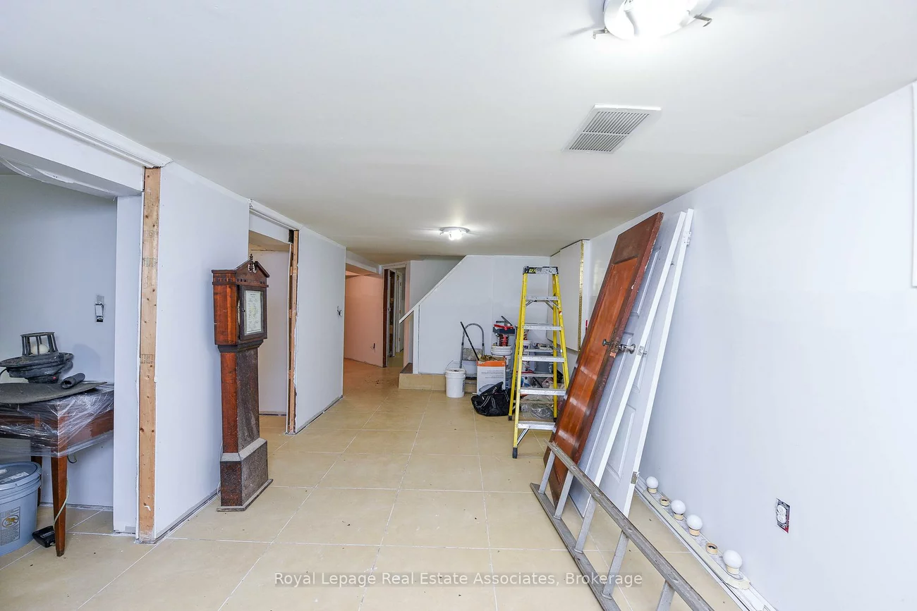 1561, Hurontario, Mineola, Mississauga