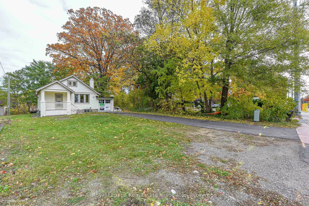 1561, Hurontario, Mineola, Mississauga