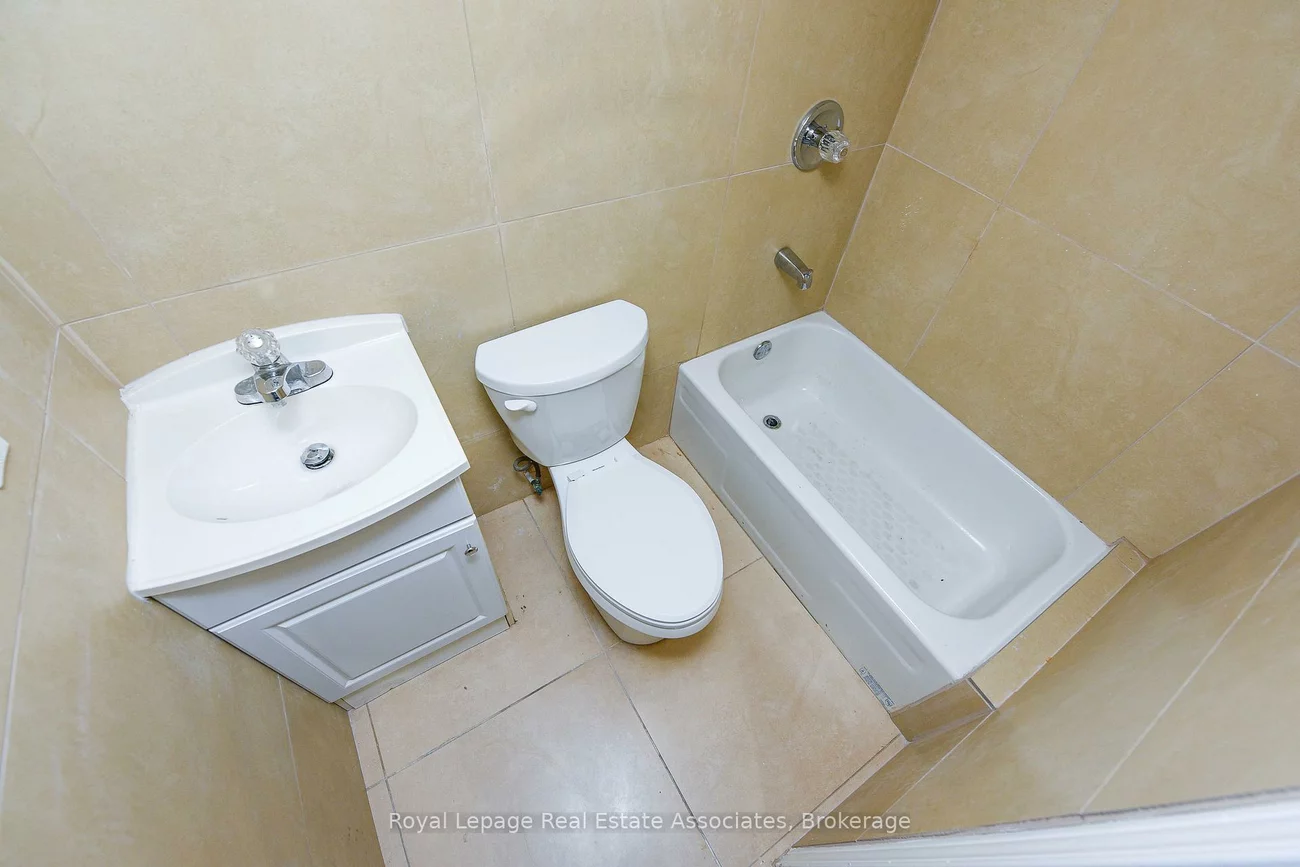 1561, Hurontario, Mineola, Mississauga