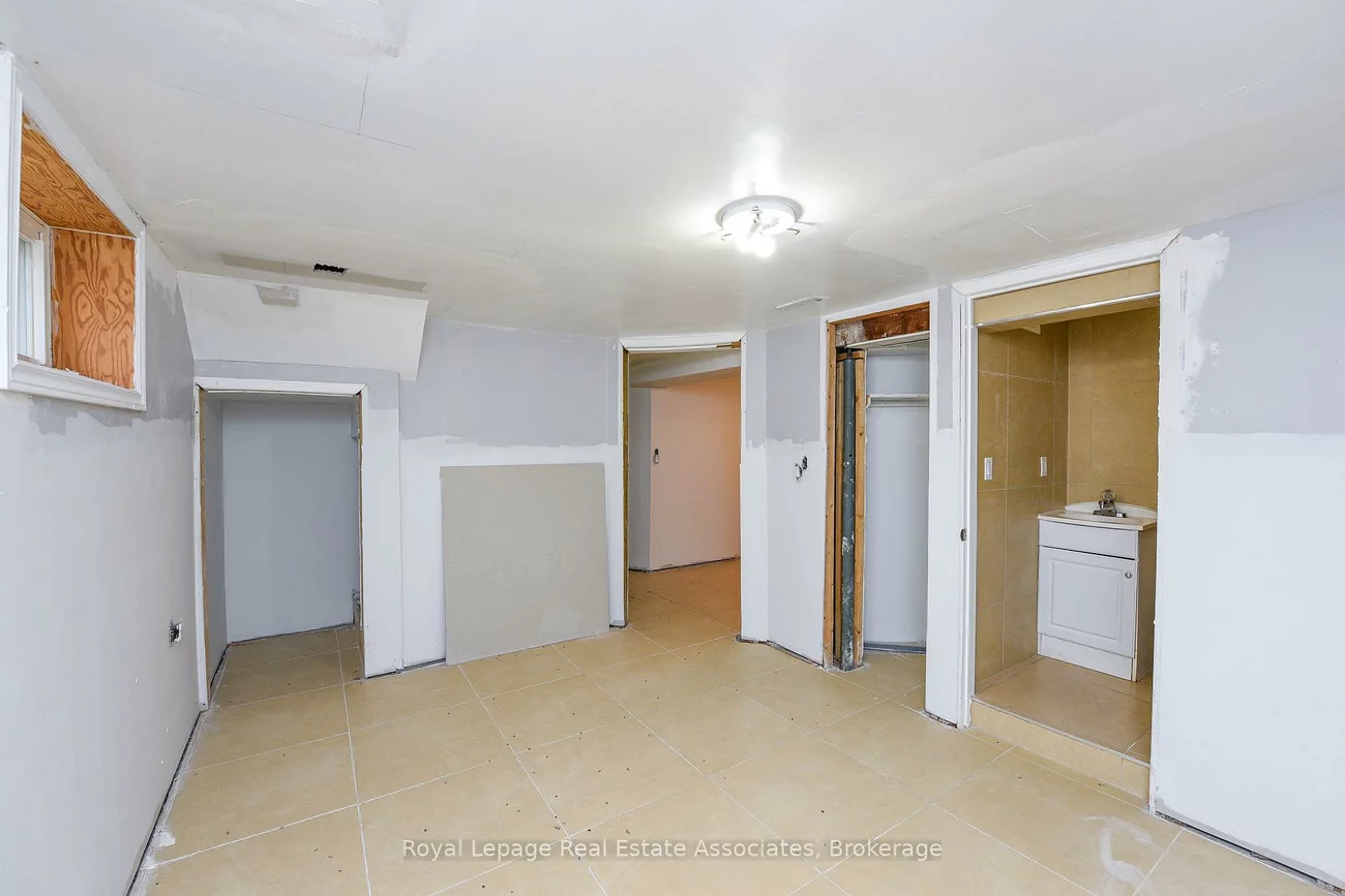 1561, Hurontario, Mineola, Mississauga