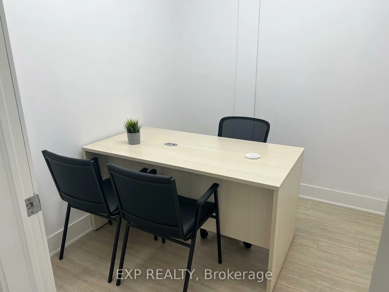 1185, Queensway, Dixie, Mississauga