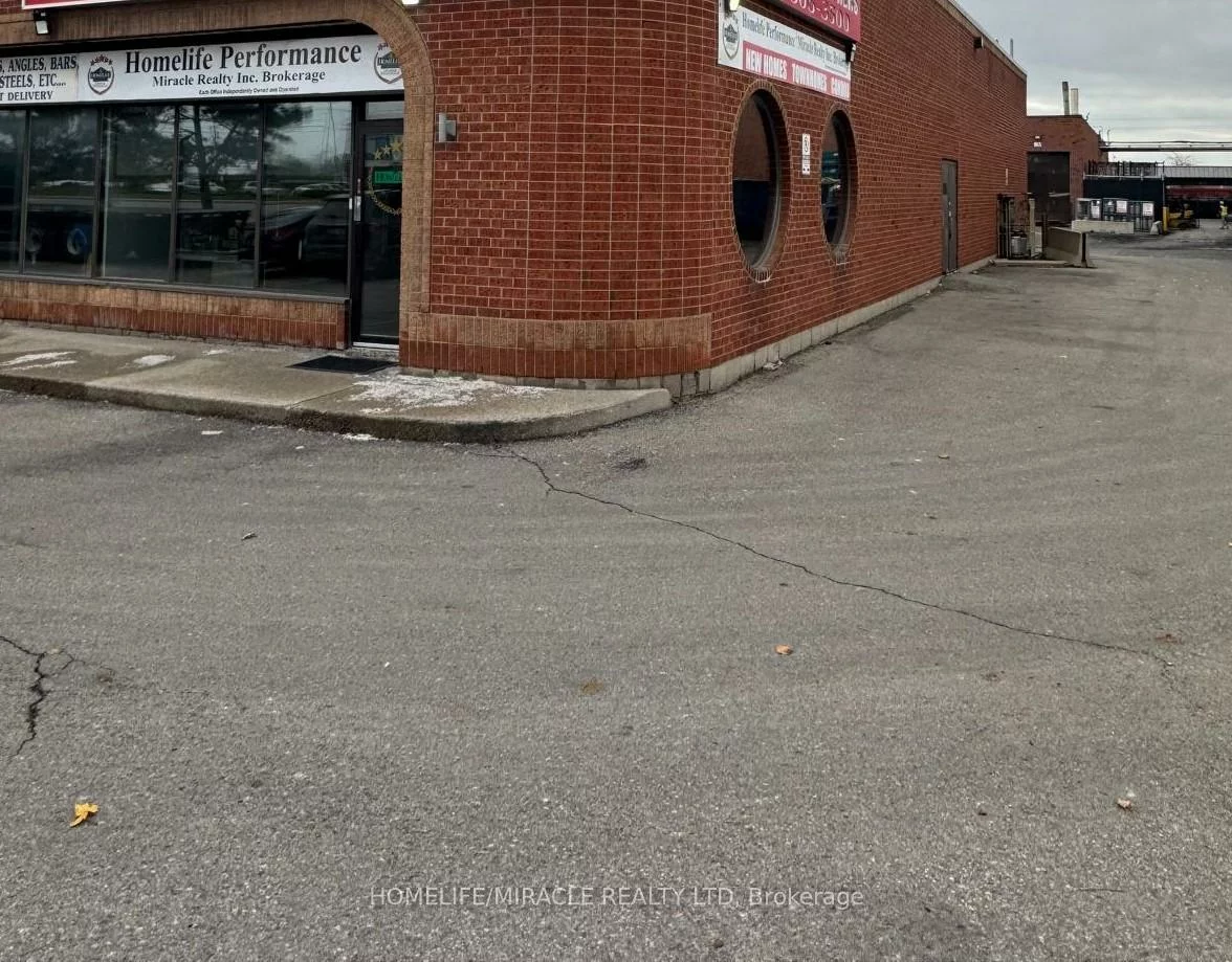 6985, Davand, Northeast, Mississauga