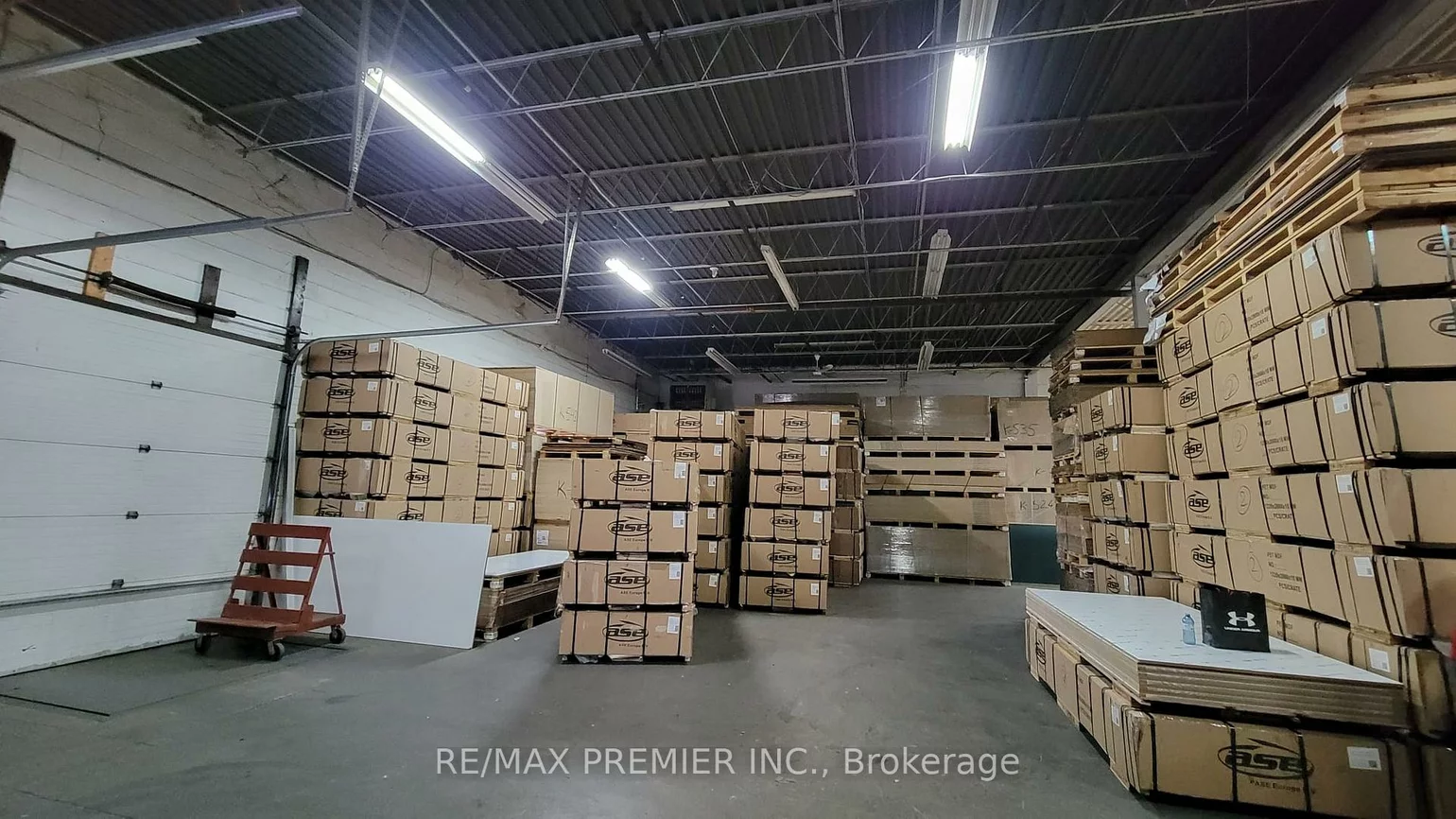 3081, Universal, Dixie, Mississauga