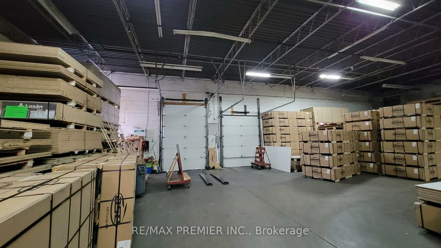 3081, Universal, Dixie, Mississauga